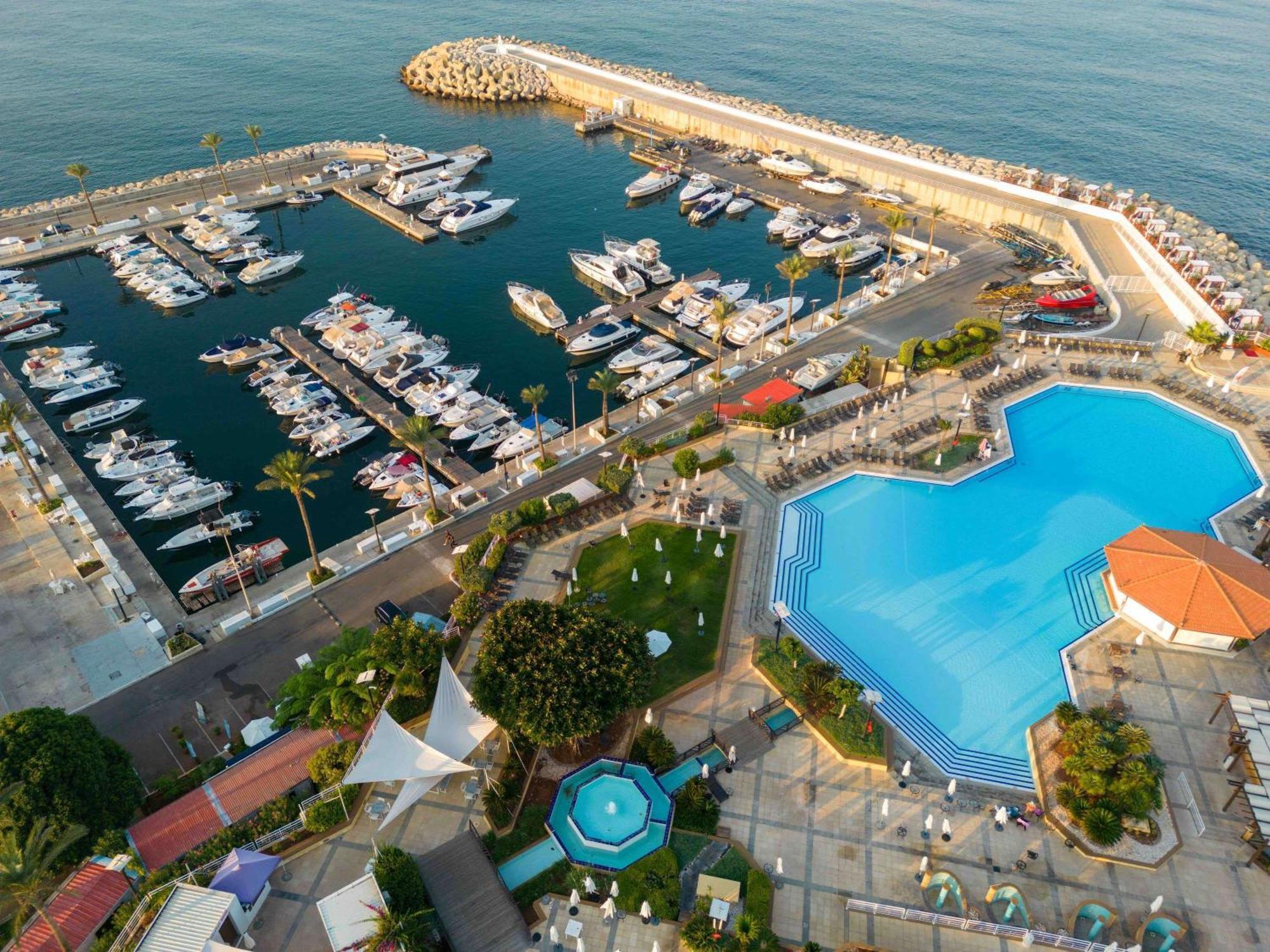Moevenpick Hotel Бейрут Екстер'єр фото