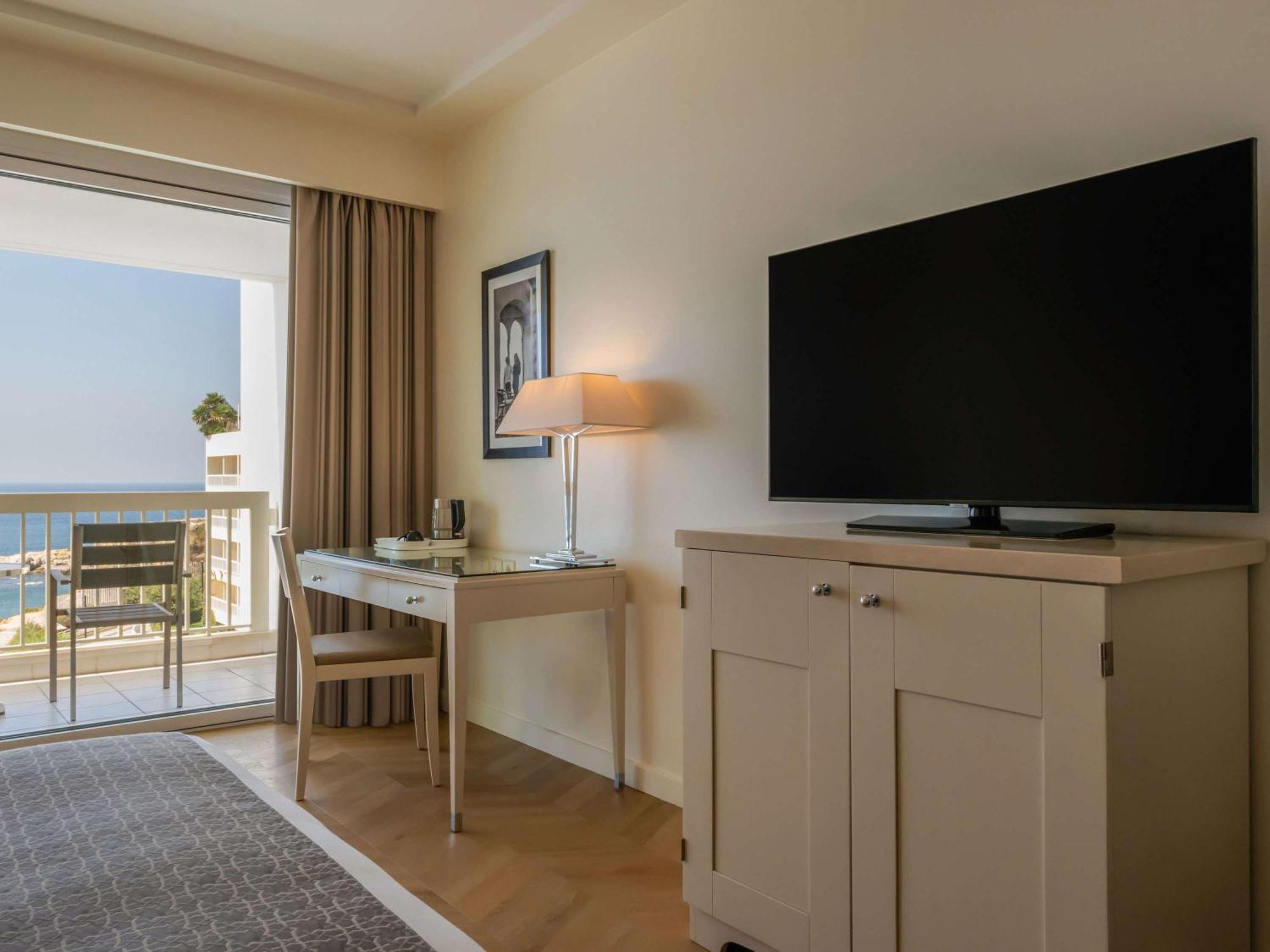Moevenpick Hotel Бейрут Екстер'єр фото