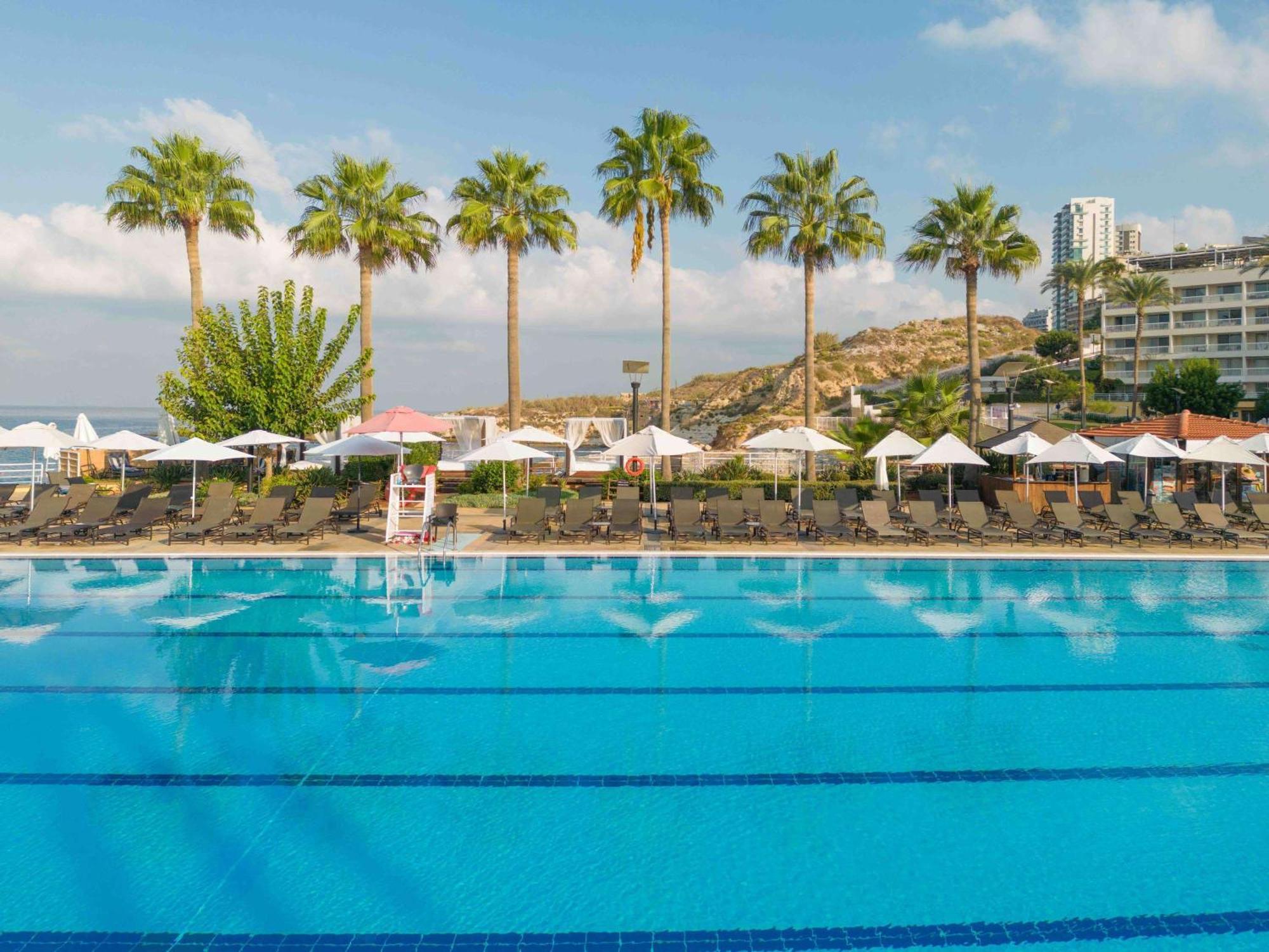 Moevenpick Hotel Бейрут Екстер'єр фото