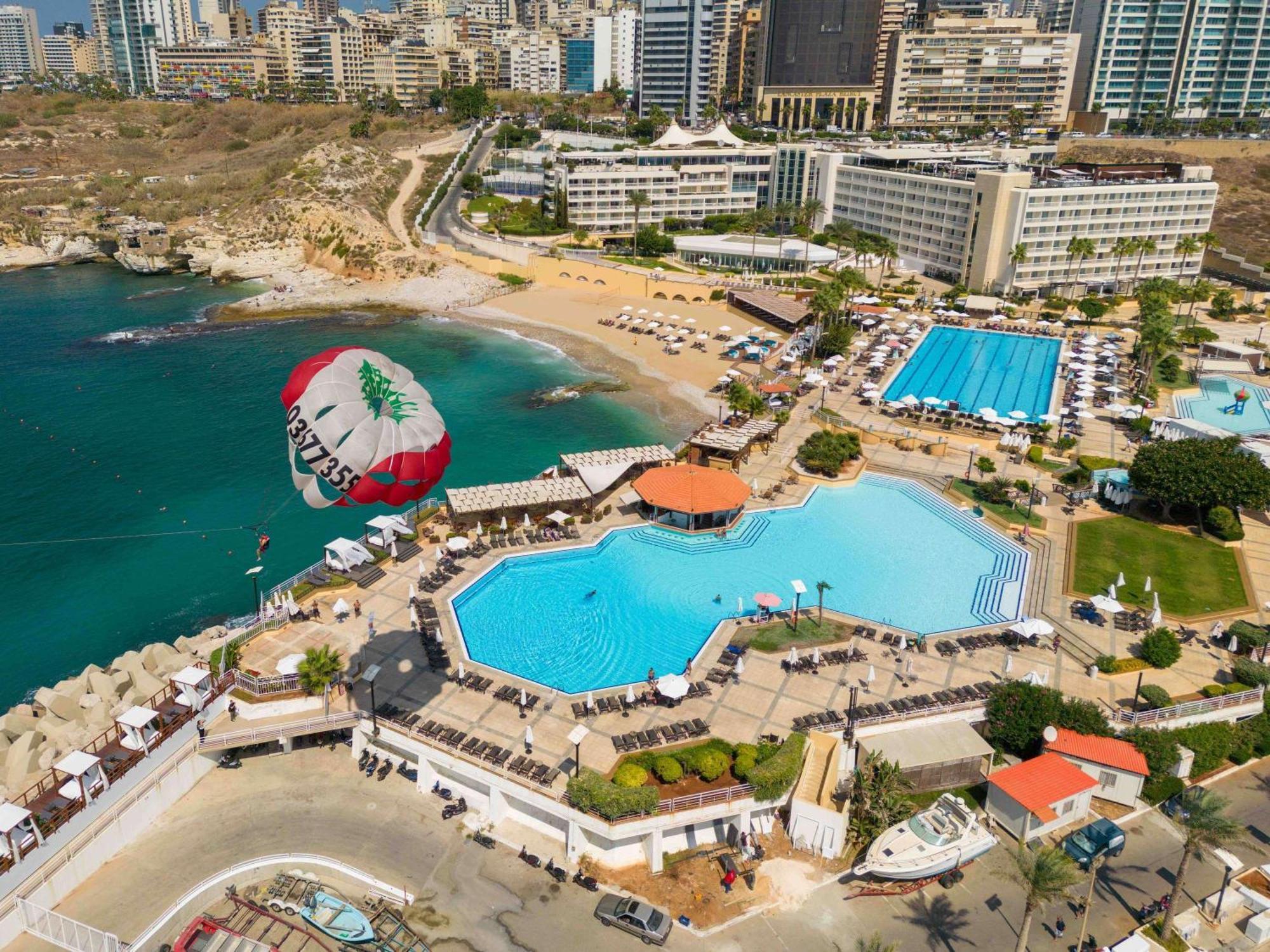 Moevenpick Hotel Бейрут Екстер'єр фото
